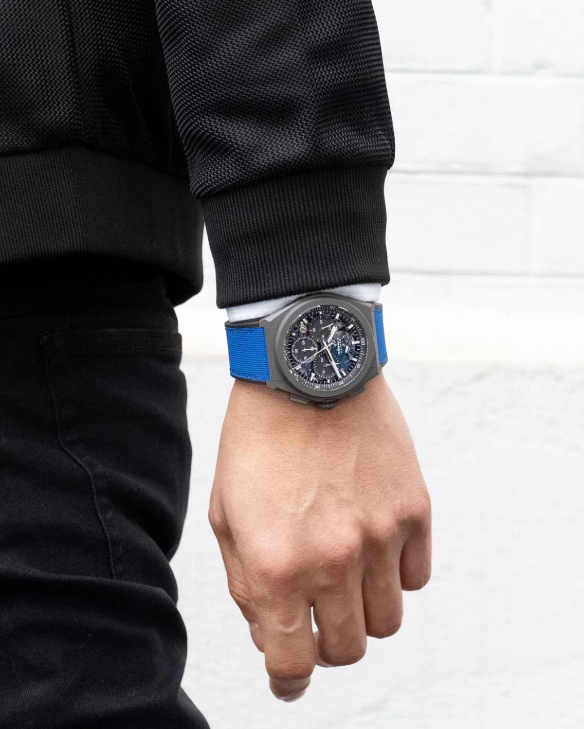 Zenith Explores Frequencies Of Light And Movement With The DEFY 21 Ultrablue