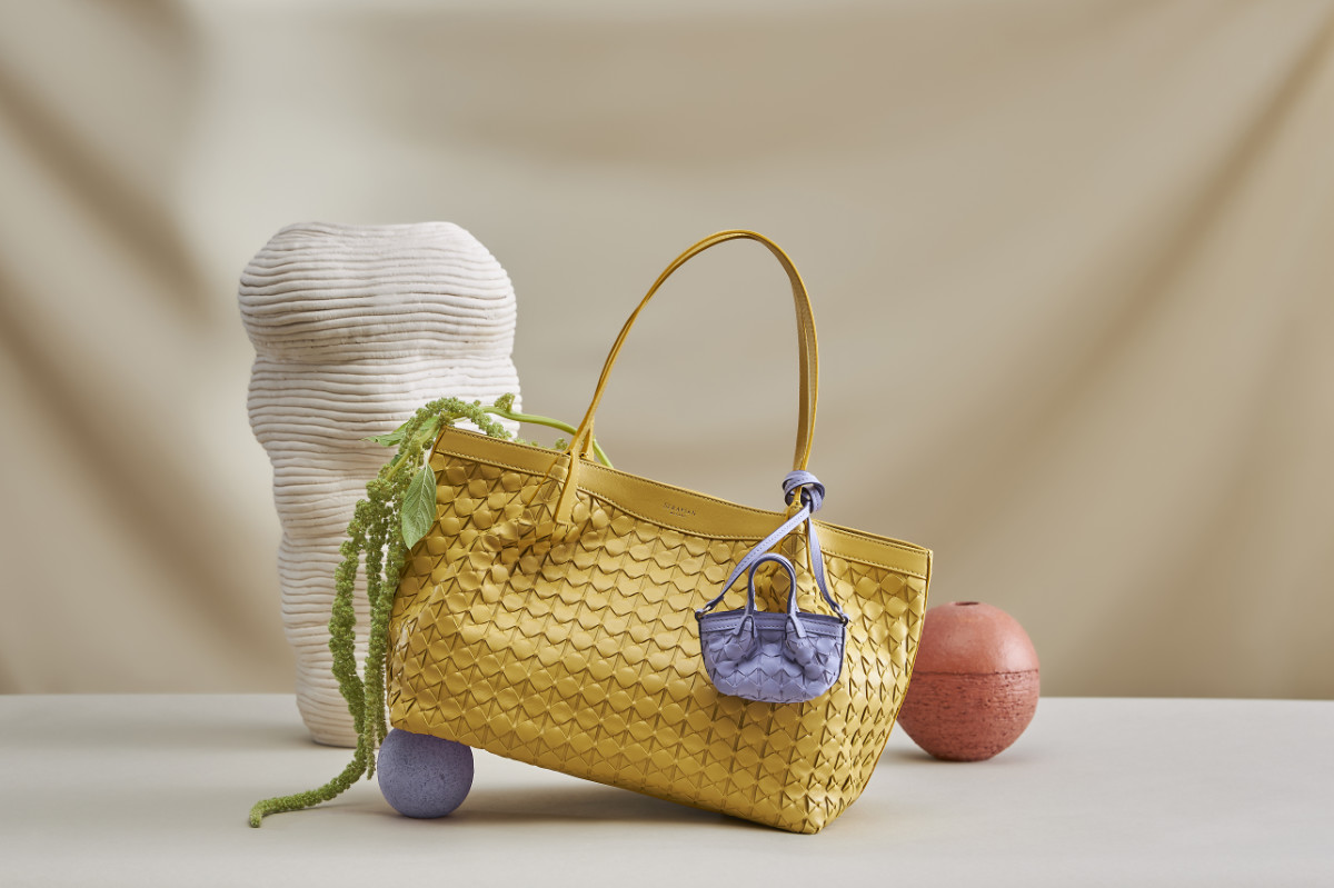 What is Luxury Designer Replica Monogram Raffia Woven Lady Clutch