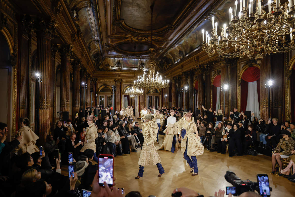 Viktor&Rolf: Viktor&Rolf Present Their New Haute Couture Spring/Summer ...