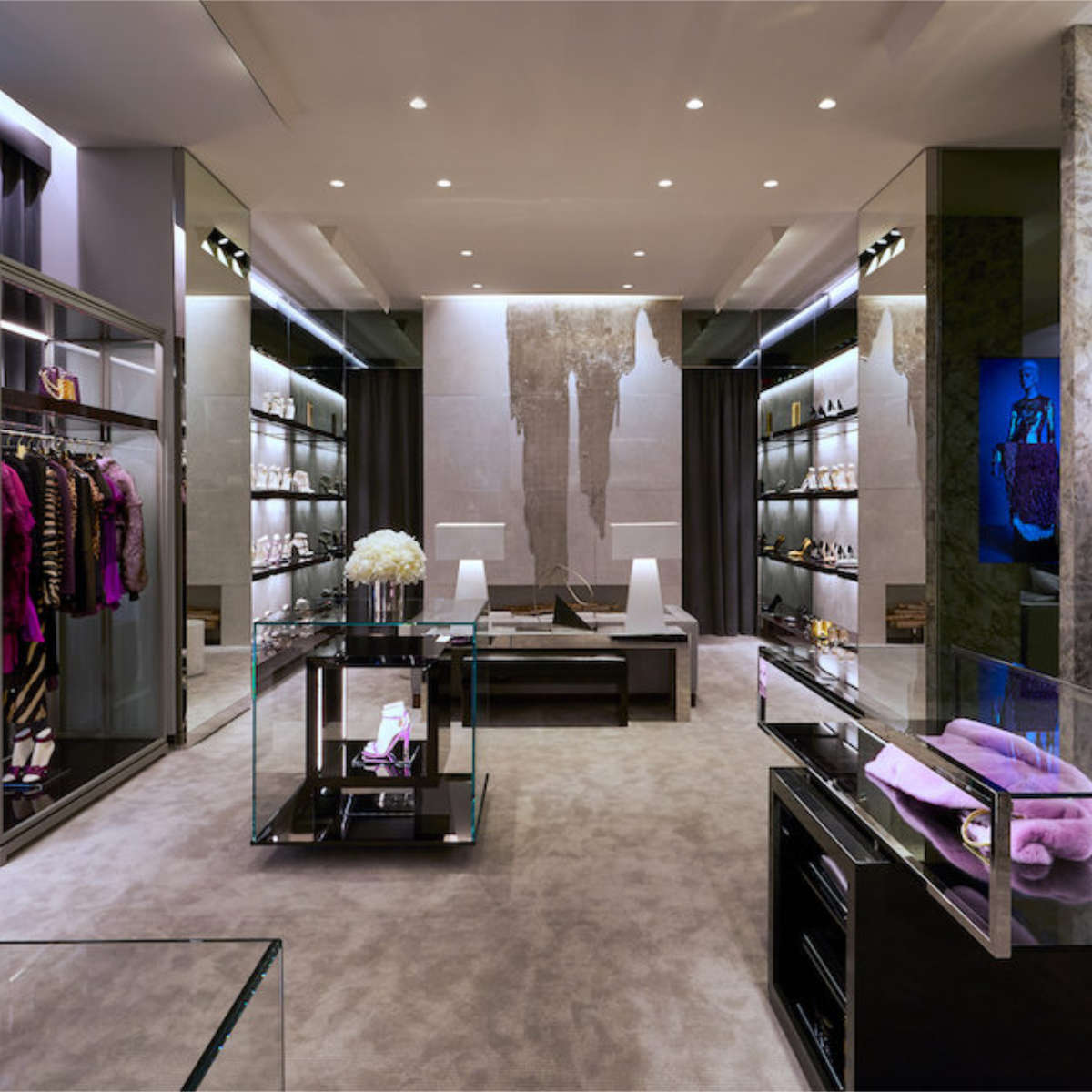 Them shop. Мэдисон-Авеню Tom Ford бутик. Tom Ford Boutique. Бутик том Форд в Москве. Tom Ford Boutique New York.